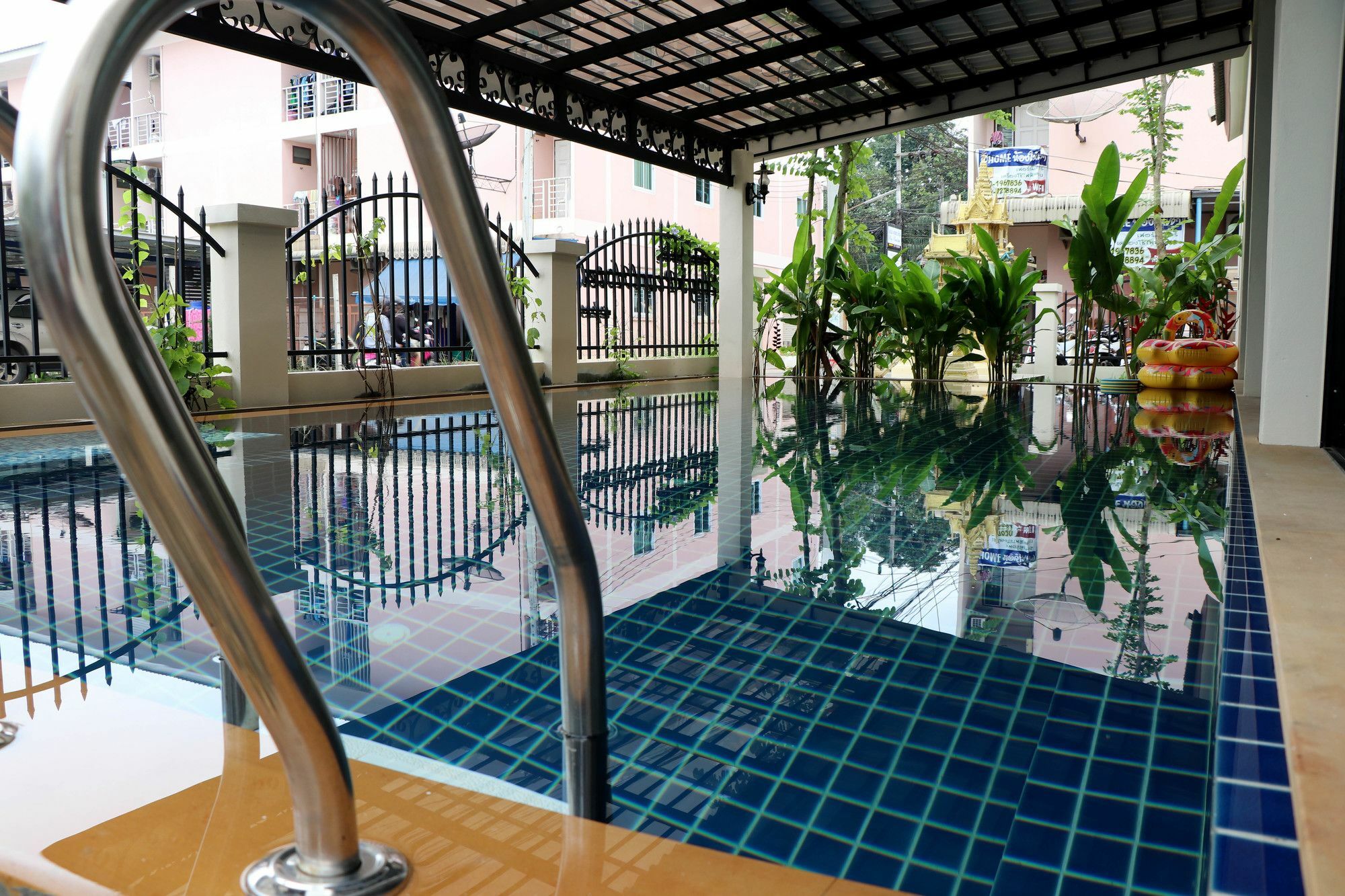 Ploy'S Pearl Hotel سوراثاني المظهر الخارجي الصورة